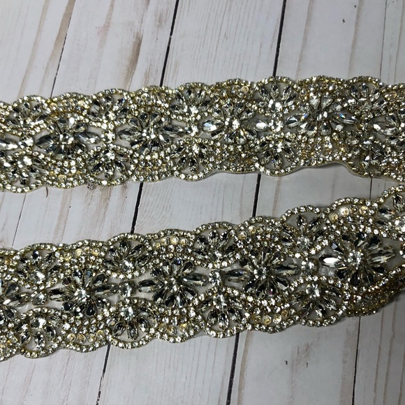 tunning - 2 1/2” Wide Rhinestone Trim - High Quality - Silver & White - 1 Yard - Picture 3 of 3